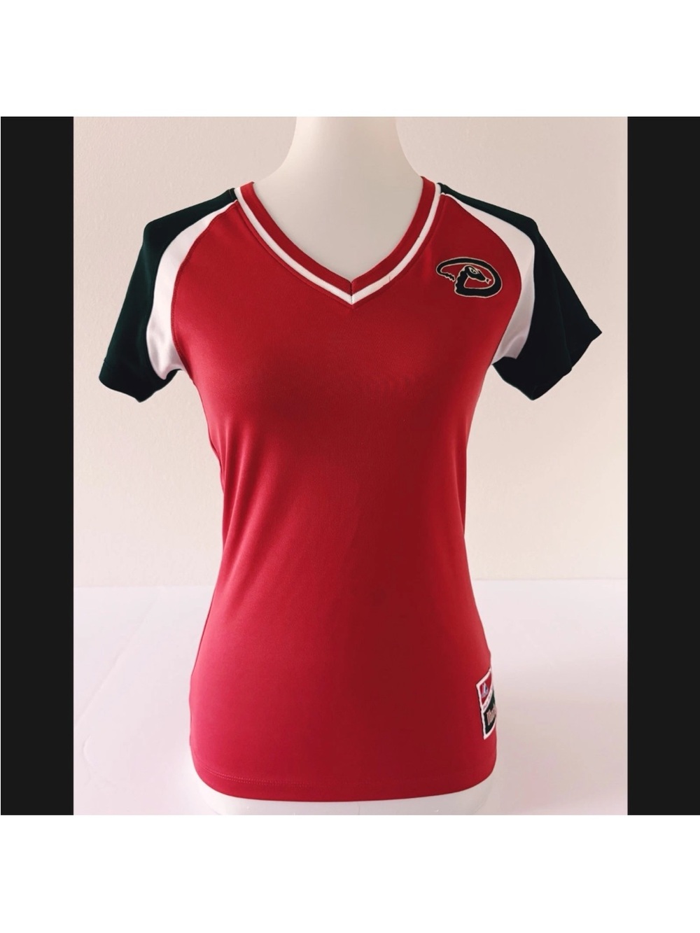 Majestic Arizona Diamondbacks
Women's Small Red V-Neck
Performance MLB Shirt